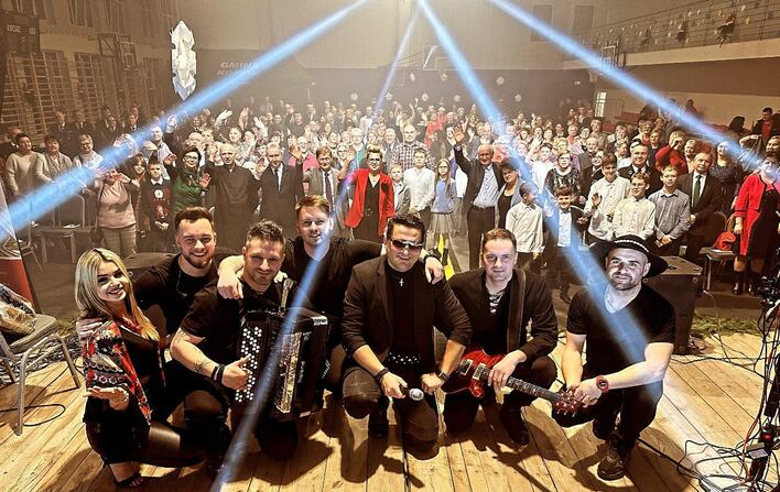 Kordian - Król Góralskiego Disco Polo rozgrzewa Grabkowo: Tłumy na koncercie