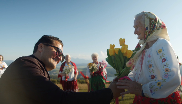 Gwiazdor disco polo pomógł seniorom i przygotował dla nich specjalny prezent! 