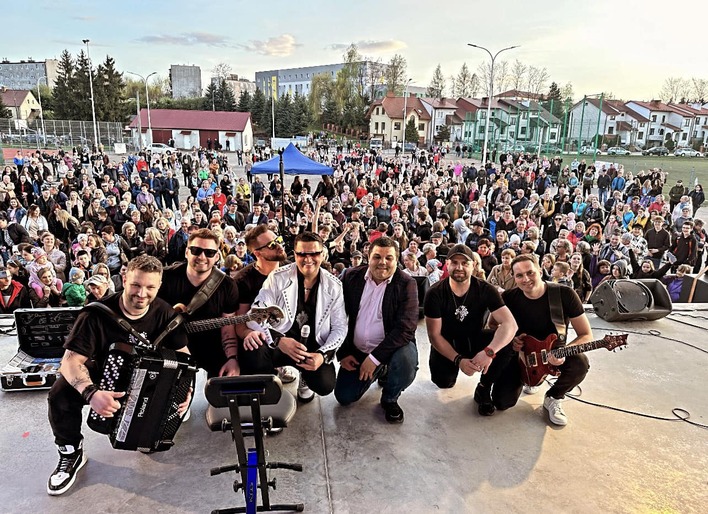 Kordian rozpoczyna sezon plenerowy z przebojami – Wielki koncert w Ożarowie | VIDEO