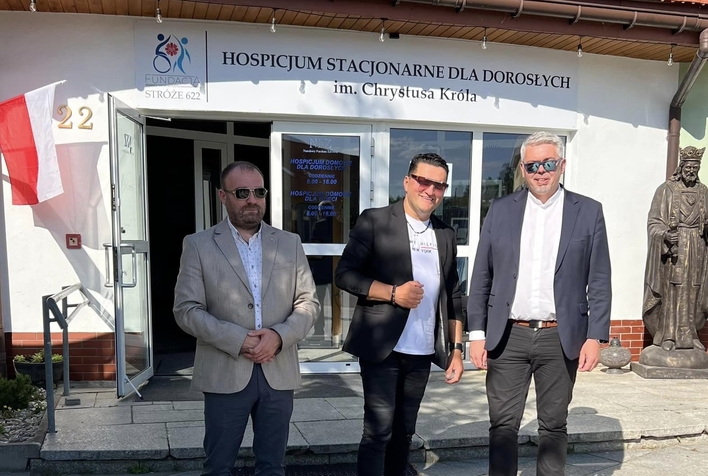 Król góralskiego disco polo Kordian zaskoczył podopiecznych hospicjum wzruszającą wizytą! Co się tam wydarzyło?