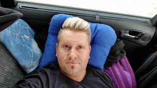 Krok od tragedii! Gwiazda disco polo została zaatakowana przed własnym domem! Wokalista przeżył chwile grozy! 