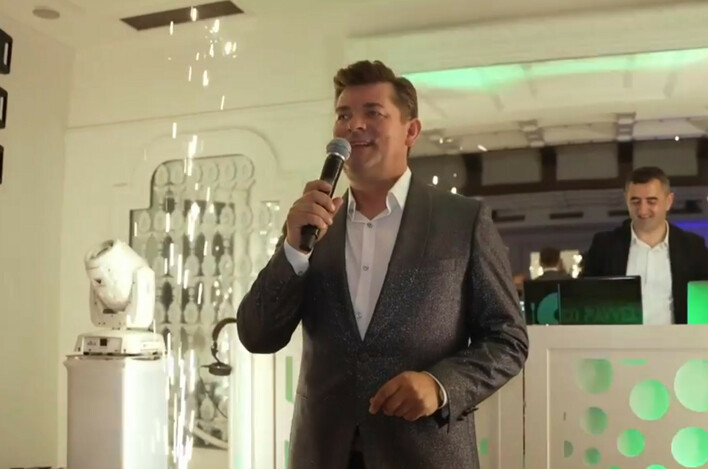 Zenon Martyniuk zagrał prywatny koncert na weselu w USA! Jaki był jego koszt?! Młoda Para i goście weselni zachwyceni! | VIDEO 