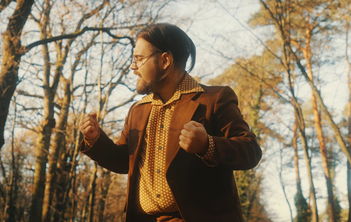 Król Nocy wypuścił nowy singiel „Jesienne dni” – melancholijny klimat jesieni w muzyce