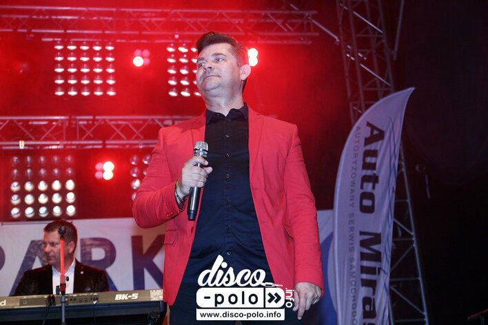 Król w rytmach lambady. Posłuchajcie niezwykłej produkcji grupy Akcent!