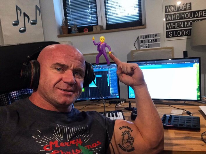 Gwiazdor disco polo ujawnił swoją romantyczną duszę! To książę z bajki! 