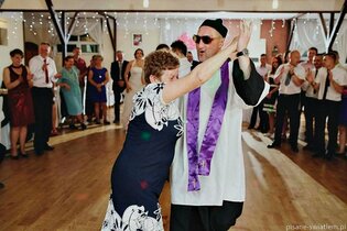 Ksiądz Andrzej wystąpił w klipie disco polo | Zobaczcie video! 