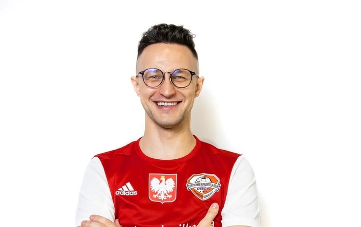 Uwielbiany wokalista disco polo został nowym kapitanem piłkarskiej drużyny!
