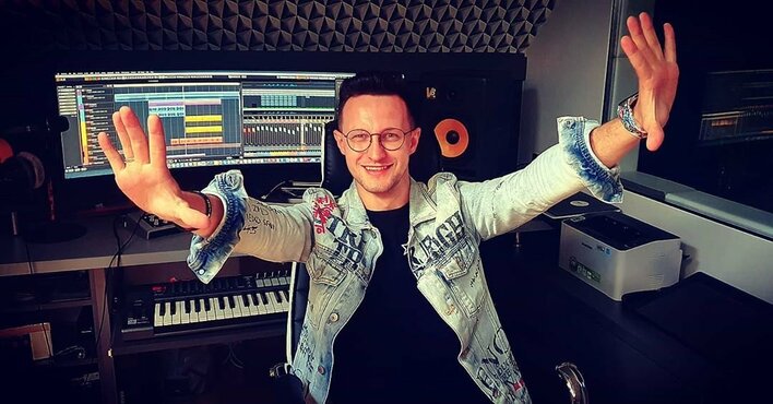 Gwiazdor disco polo ofiarą ataku! Nagranie trafiło do sieci! Artysta przeprasza! 