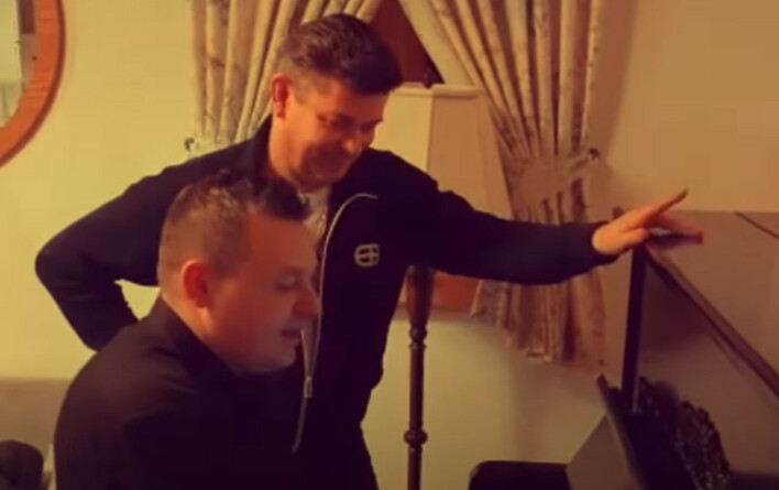 Kultowy przebój zespołu Akcent zagrany akustycznie?! Zenon Martyniuk zaśpiewał na żywo ze znanym artystą!