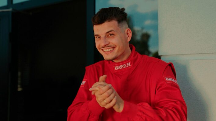 Kwestia 07 prezentuje nowy singiel „Palić wrotki” – taneczny utwór z mocnym przesłaniem