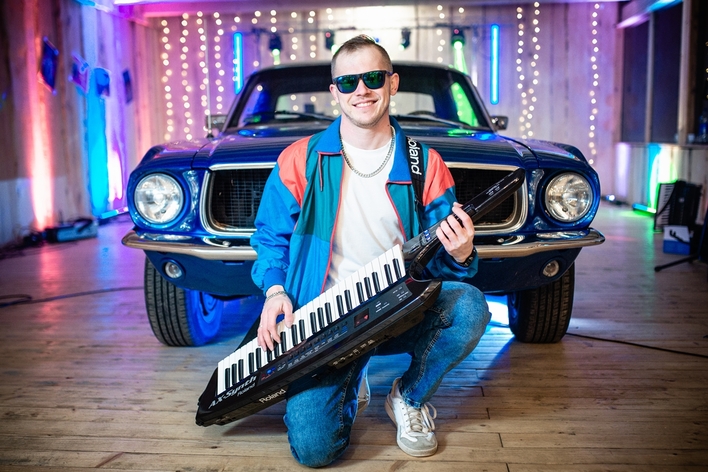 Lares i jego wyjątkowa podróż w czasie: Premiera Utworu ”Sen 90 lat”