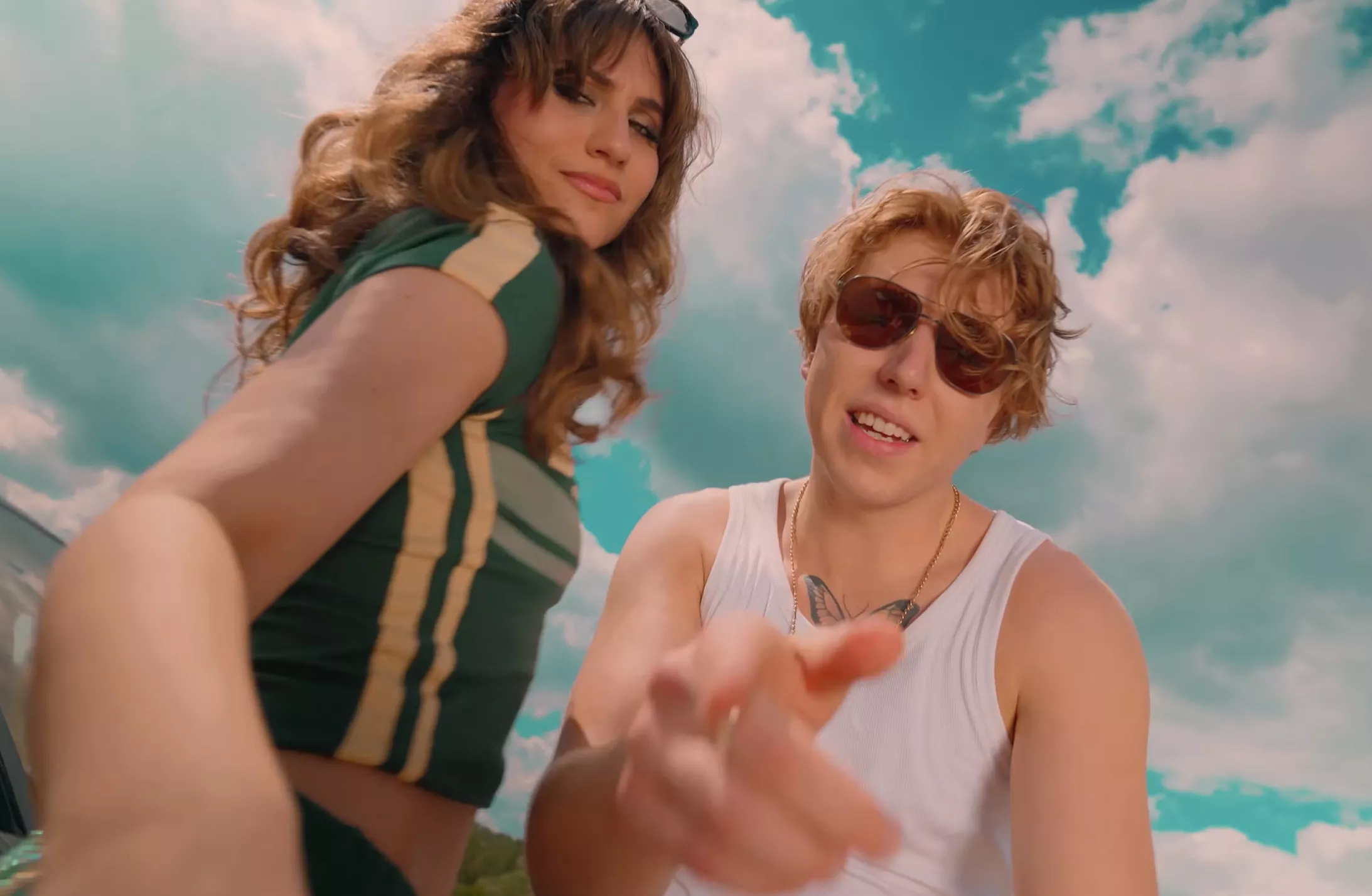 Latynoski rytm i wakacyjny klimat. Tak brzmi „Hola Mami" Czyżyka i Dance 2 Disco na lato