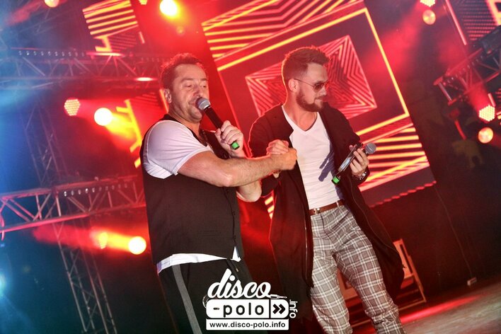 Legendarny gwiazdor muzyki disco polo w duecie z młodym wokalistą! | VIDEO