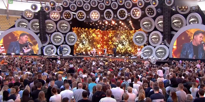 Legendarny zespół disco polo w biesiadnym przeboju! Publiczność oszalała!