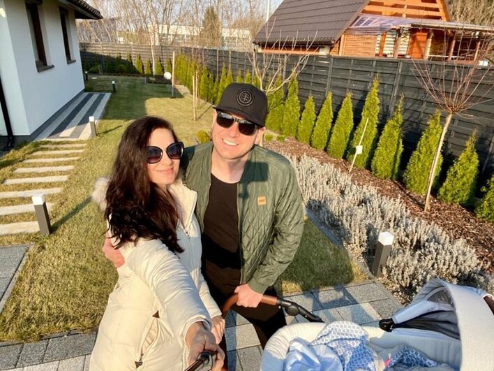 Popularny wokalista disco polo odbywa z rodziną kwarantannę!