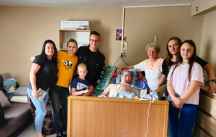 Lider zespołu Playboys - Jakub Urbański spełnia marzenia chłopca z nieuleczalną chorobą