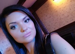 Liderka znanej formacji disco polo w bikini przed lustrem! Ma się czym pochwalić!