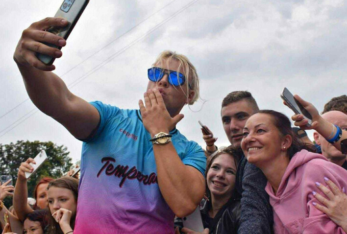 Limitowana koszulka „Temperatura 96” od Skolima już w sprzedaży! Król latino jak amerykańscy raperzy