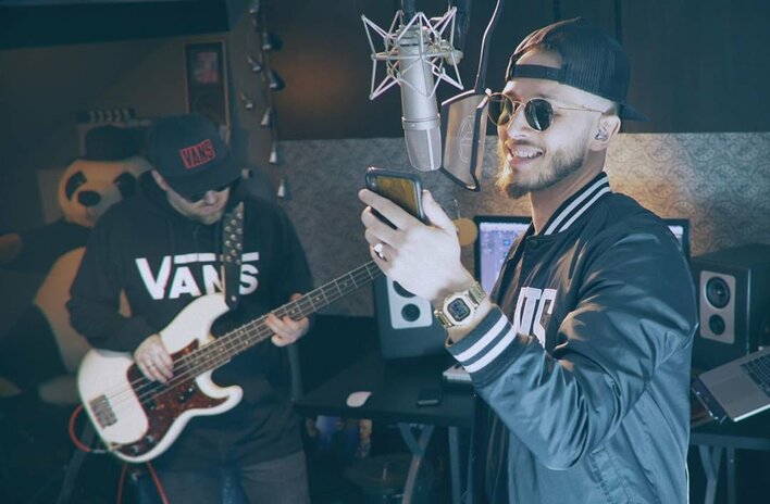 Łobuzy świętują i otwierają szampana! To ogromny sukces!