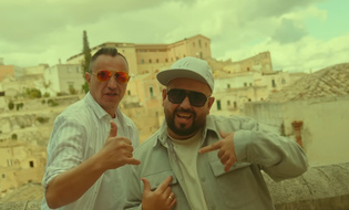 Long & Junior „Zatańcz ze mną” w klimacie włoskiego lata. Gorąca nowość duetu już dostępna