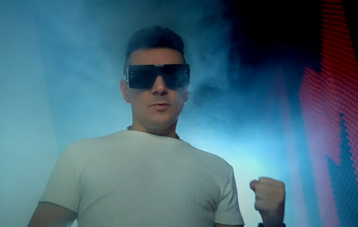 Loverboy i jego zimowy hit - „Lśnisz„ zdobywa YouTube!