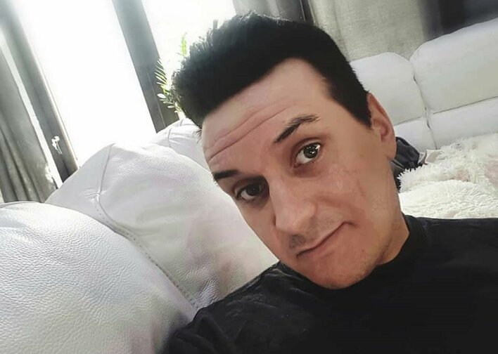 Loverboy w zupełnie nowej odsłonie! Porywająca wersja piosenki „Gdy nastaje ciemna noc”