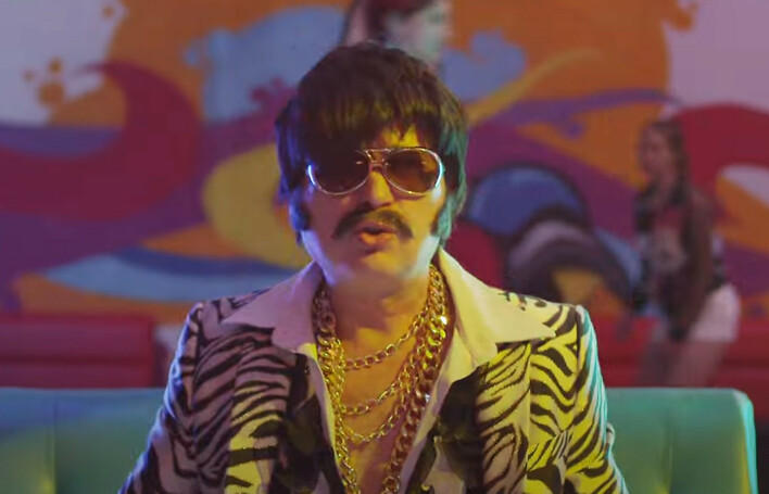 „Lubię gdy tańczysz disco„ niezwykła premiera gwiazdora disco polo! Bobi zaskoczył wszystkich i nawiązał do lat ”70! Pokona tym konkurencję?