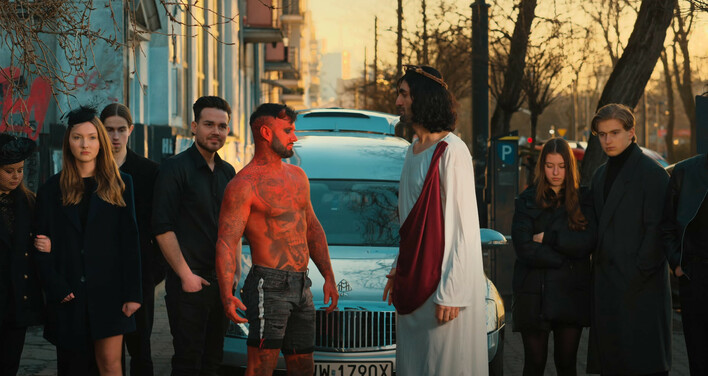 Bóg, diabeł i śmierć w disco polo?! Luka Rosi powraca z nowym teledyskiem! Czy „Czy chcesz czy nie” będzie muzycznym zaskoczeniem?

