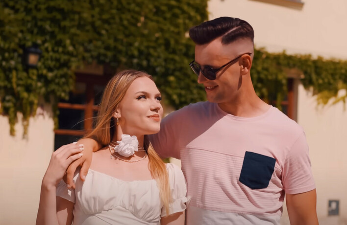 Luka Rosi prezentuje nowy singiel „Kocham ją” – romantyczna propozycja, która już zdobyła setki tysięcy odtworzeń