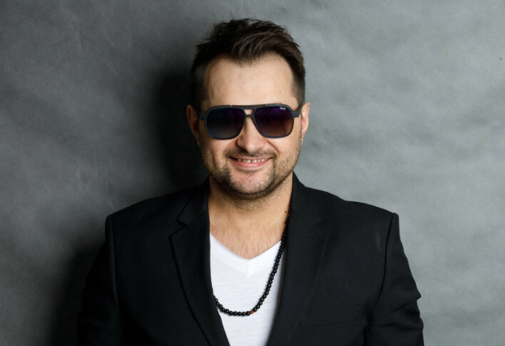 Łukasz Cynarski z zespołu Cynar na nartach! Tak gwiazdor disco polo ładuje akumulatory przed sezonem koncertowym! 