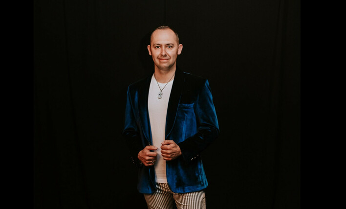 Łukasz Kocyła wraca w wielkim stylu! New Fire szykuje nowość ”Kochana powiedz” – internauci już oszaleli