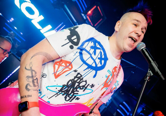 Luxon od Skolima wytatuował sobie fragment piosenki pt. „Temperatura„. Szalony pomysł gitarzysty!