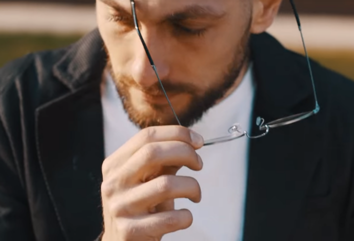 Łzy w oczach wokalisty disco polo! "Wyjdź stąd, tam są drzwi" - internauci pod wrażeniem! 