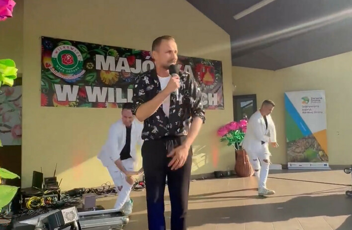 Maciej Smoliński w Utworze „To Były Piękne Dni„ – Nagranie z gorącego koncertu w miejscowości Wilkowice

