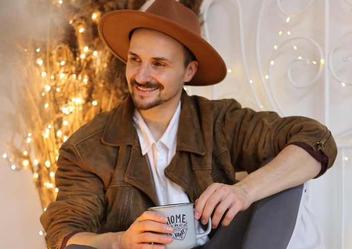 Maciej Smoliński wzruszony! Dzięki fanom disco polo otrzymał wartościową nagrodę! Muzycy o niej marzą! 