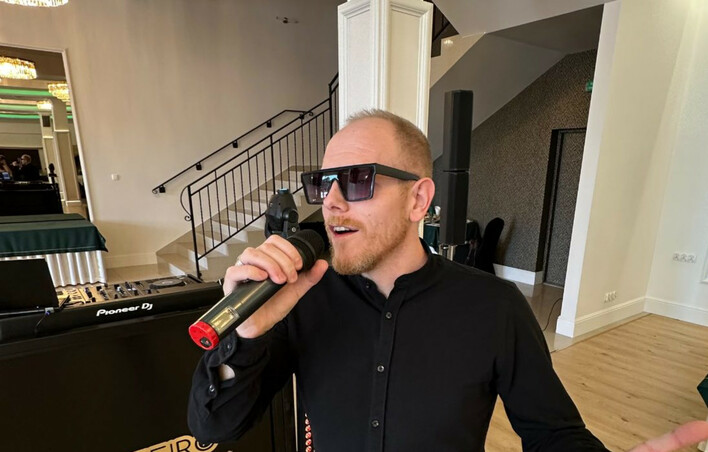 Maciek Roteiro odpowiada hejterowi, który od lat atakuje go za pseudonim sceniczny
