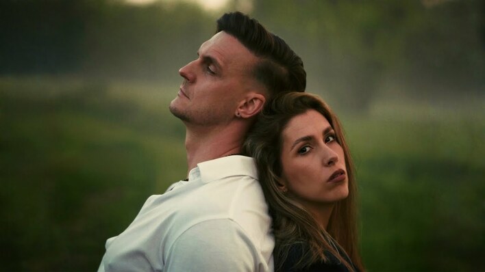 Maczo nagrał "Inna miłość" i zaskoczył fanów! Polski wokalista sięgnął po hit Toma Odella