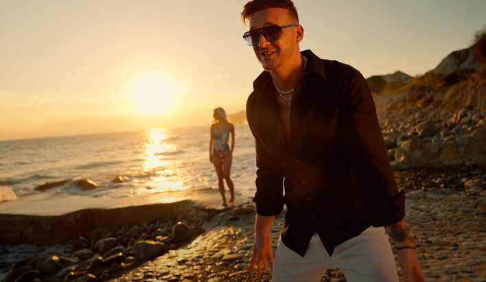 Maczo z premierą! ”Excuse me Madam” to nowa propozycja z wyjątkowym klimatem i włoskimi krajobrazami