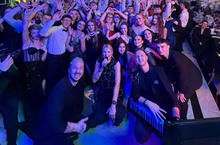 Magda Narożna i Piękni i Młodzi na studniówkach? Tak wyglądała zabawa w Ostrołęce i Łomży