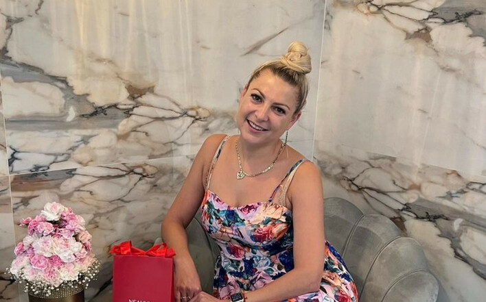 Magda Narożna Piękni i Młodzi w kaloszach! W takim wydaniu królowej disco polo jeszcze nie widzieliście!