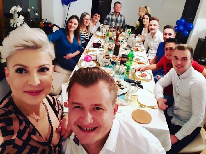 Magda Narożna (Piękni i Młodzi) wyprawiła mężowi huczne urodziny! Wokalista disco polo zachwycony! 