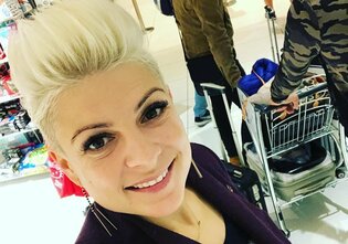 Magda Narożna pokazała się w złotej sukni! Wygląda niesamowicie! 