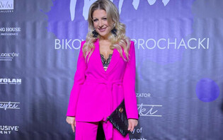 Magda Narożna polską Jennifer Lopez? Jej odważne zdjęcia robią furorę w sieci! Sprawdź, jak wokalistka zaskakuje fanów swoją nową stylizacją!