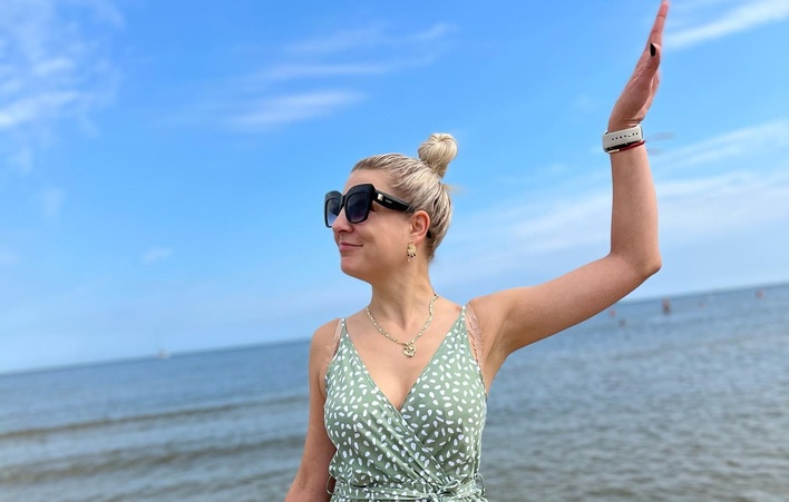 Magdalena Narożna w objęciach ukochanego! Tak gwiazda disco polo spędza czas nad polskim morzem! 