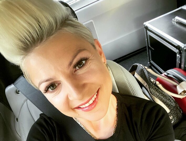 Magda Narożna Piękni i Młodzi wygląda jak po walce bokserskiej!? Gwiazda disco polo wprawiła w osłupienie internautów!