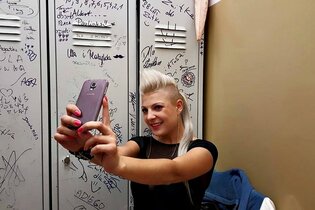 Magda Narożna zdecyduje się na odważne cięcie i zmianę wizerunku? Fani doradzają "Tak jest dobrze". A Wy co sądzicie? 