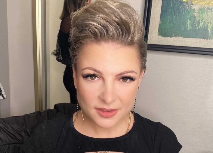 Magdalena Narożna - Piękni i Młodzi w wyjątkowej odsłonie! Gwiazda disco polo zachwyciła makijażem! Jak wygląda?! 