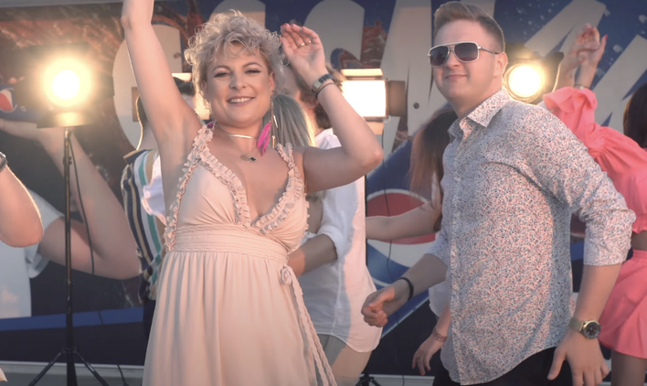 Magdalena Narożna - Piękni i Młodzi z milionami na koncie! Gwiazda disco polo może otwierać szampana! 