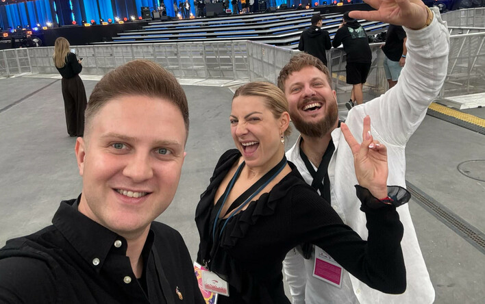 Magdalena Narożna i Piękni i Młodzi podbili Roztańczony PGE Narodowy – wielki hit „Czułe słowa„ w niezwykłym wykonaniu!

