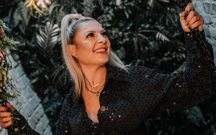 Magdalena Narożna Piękni i Młodzi rozebrała się mimo mrozu. Gwiazda jest niemal naga. Fani „Zdrowaś Mario„ „Szalona„